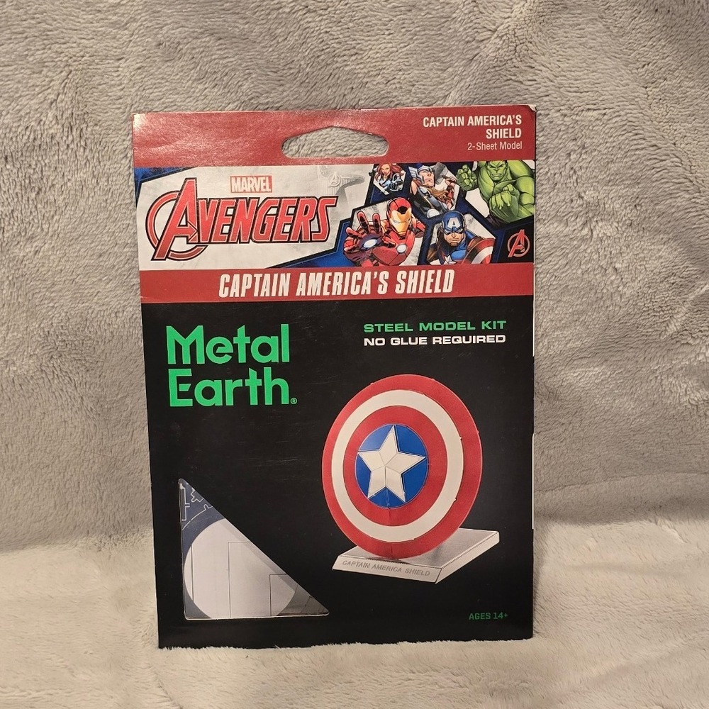Metal Earth Captain Americas Shield Steel Model Kit MMS321 No Glue Required‎